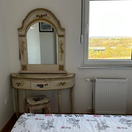 Tranquil Across The Bridge Apartment