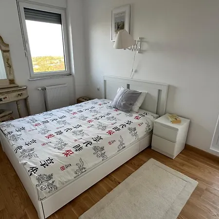 Tranquil Across The Bridge Apartment *