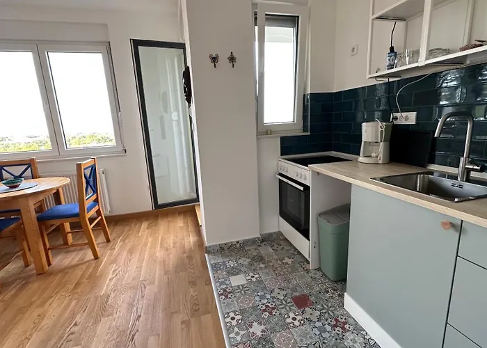 Tranquil Across The Bridge * 诺威萨